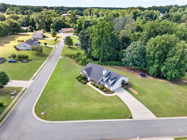 25 Persimmon Drive, Jefferson, GA 30549