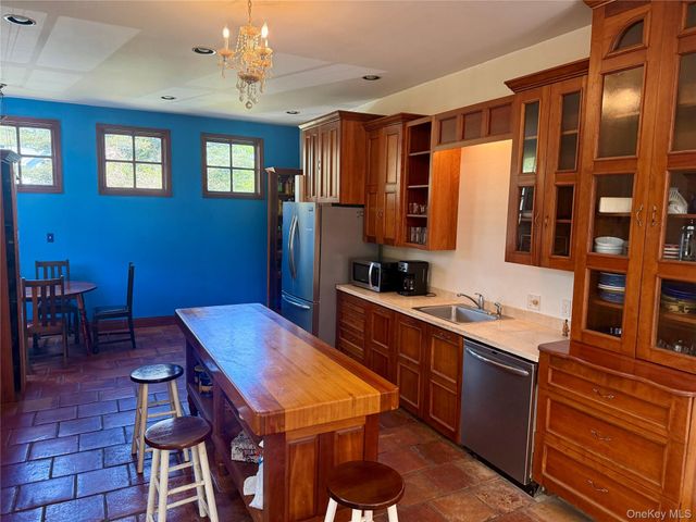 133 Seaman Avenue, Bayport, NY 11705