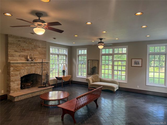 133 Seaman Avenue, Bayport, NY 11705