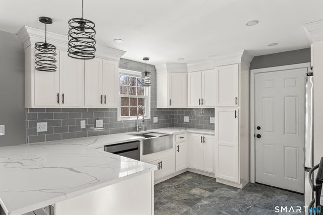 17 Champlain Drive, Old Lyme, CT 06371