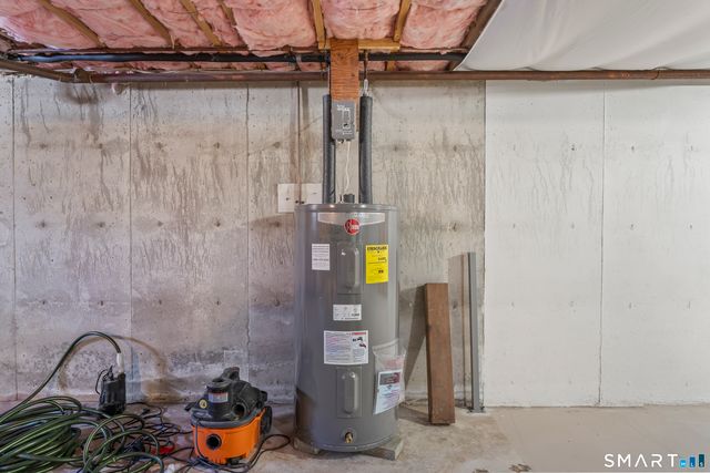 17 Champlain Drive, Old Lyme, CT 06371