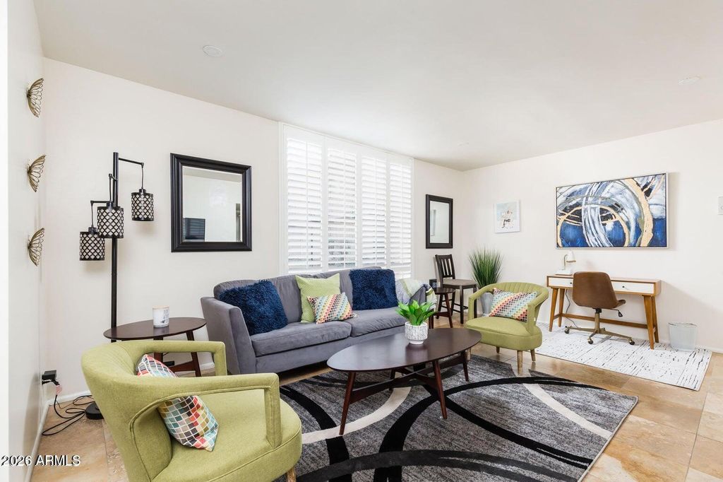 3242 E CAMELBACK Road 104, Phoenix, AZ 85018 — exterior