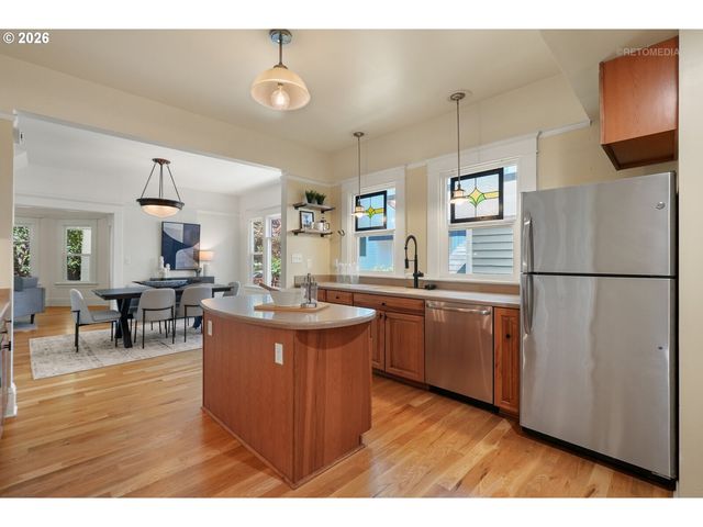 1116 Se TENINO St, Portland, OR 97202