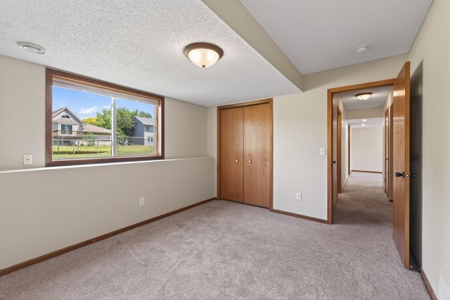 1541 146th Lane NW, Andover, MN 55304