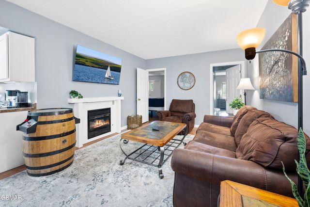 413 Baskins Creek Rd Apt 501, Gatlinburg, TN 37738