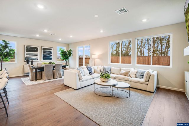 1484 Logan Pkw SE, Albany, OR 97322
