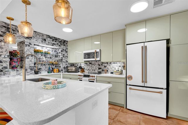 910 PINELLAS BAYWAY S 107, Tierra Verde, FL 33715