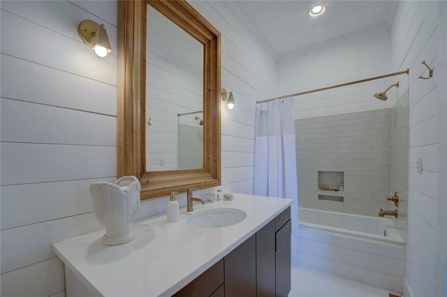 2 N Broad Street N, Porterdale, GA 30014