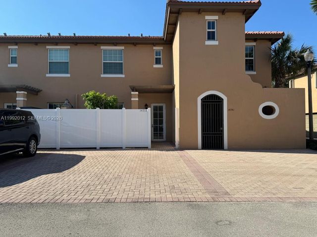 14733 SW 11th St 14733, Pembroke Pines, FL 33027
