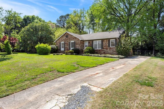 425 Whitethorn Drive, Gastonia, NC 28054