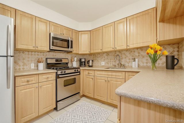 9 Nob Hill Drive, Elmsford, NY 10523