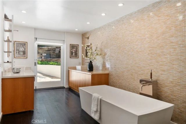 9653 Oak Pass, Beverly Hills, CA 90210