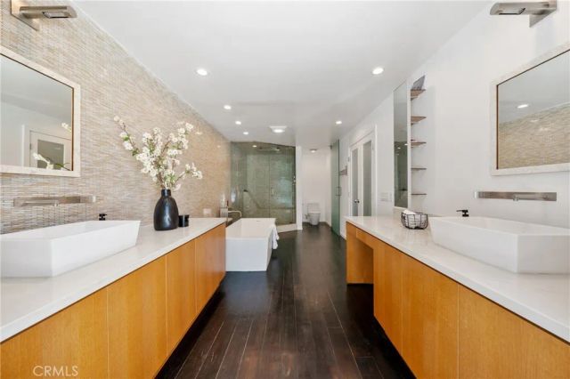 9653 Oak Pass, Beverly Hills, CA 90210