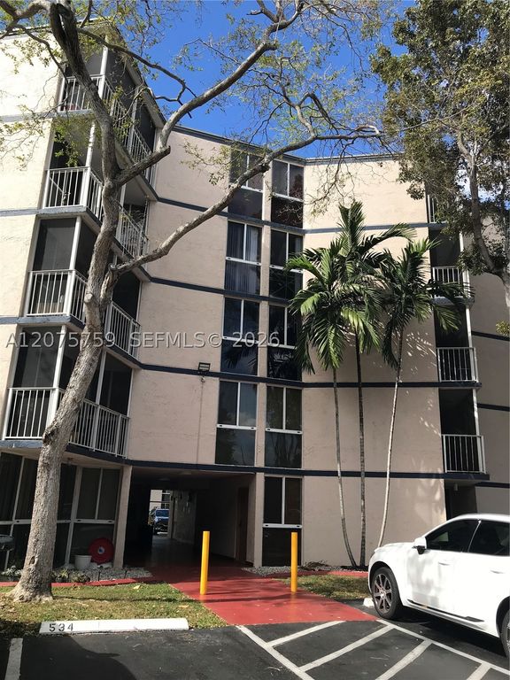 6955 NW 186th St F310, Hialeah, FL 33015