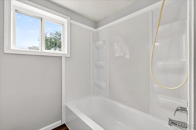 6534 Whitney Avenue, St Louis, MO 63133