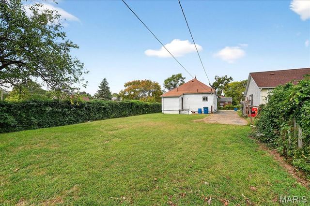 6534 Whitney Avenue, St Louis, MO 63133