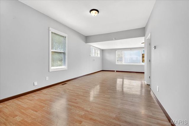 6534 Whitney Avenue, St Louis, MO 63133