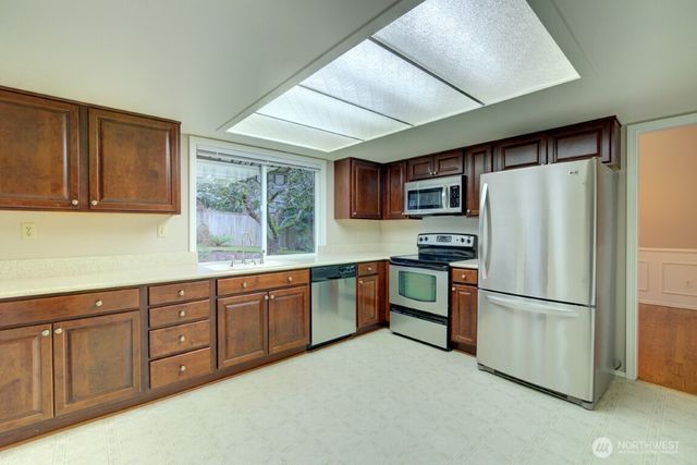 16611 NE 48th Court, Redmond, WA 98052