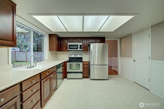 16611 NE 48th Court, Redmond, WA 98052