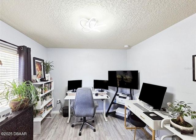 350 Dahoon Holly Drive, Daytona Beach, FL 32117