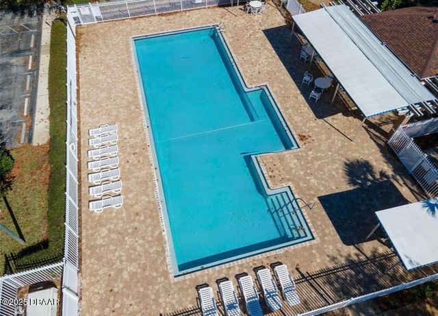 350 Dahoon Holly Drive, Daytona Beach, FL 32117