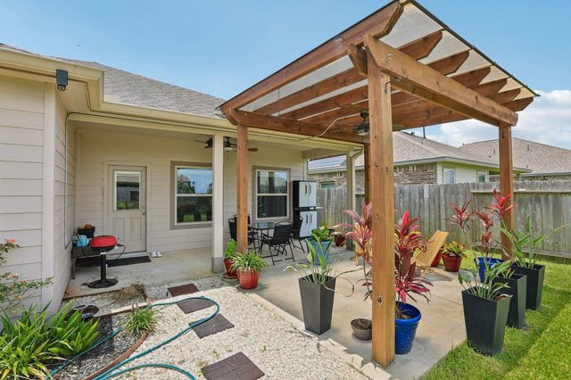 8806 Explorer Drive, Texas City, TX 77591