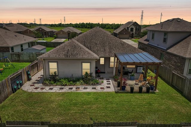 8806 Explorer Drive, Texas City, TX 77591