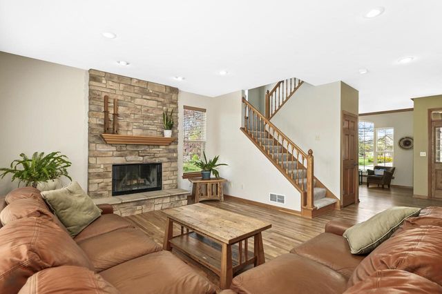 639 Prairie Hill AVENUE, Mukwonago, WI 53149