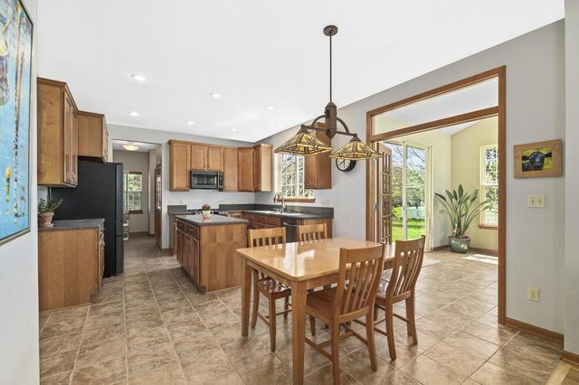639 Prairie Hill AVENUE, Mukwonago, WI 53149