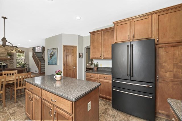 639 Prairie Hill AVENUE, Mukwonago, WI 53149