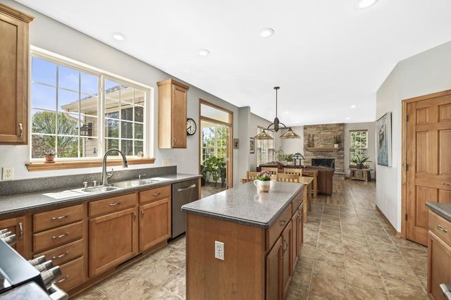 639 Prairie Hill AVENUE, Mukwonago, WI 53149