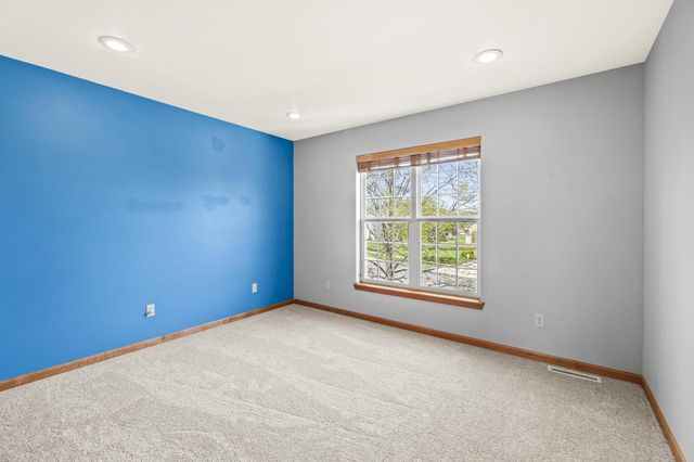 639 Prairie Hill AVENUE, Mukwonago, WI 53149