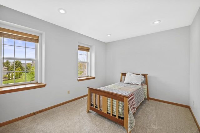 639 Prairie Hill AVENUE, Mukwonago, WI 53149