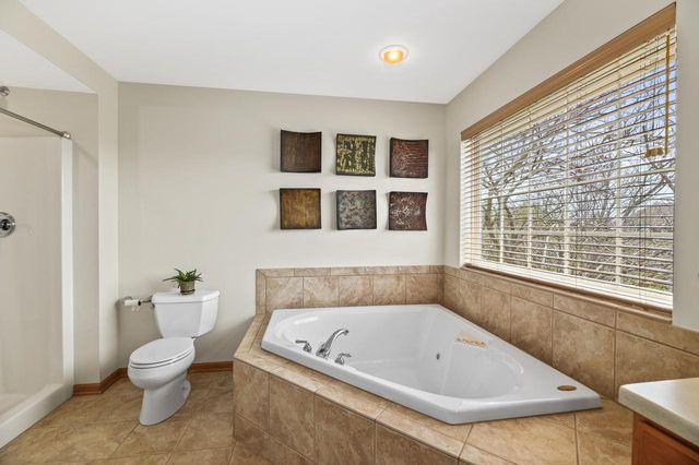 639 Prairie Hill AVENUE, Mukwonago, WI 53149