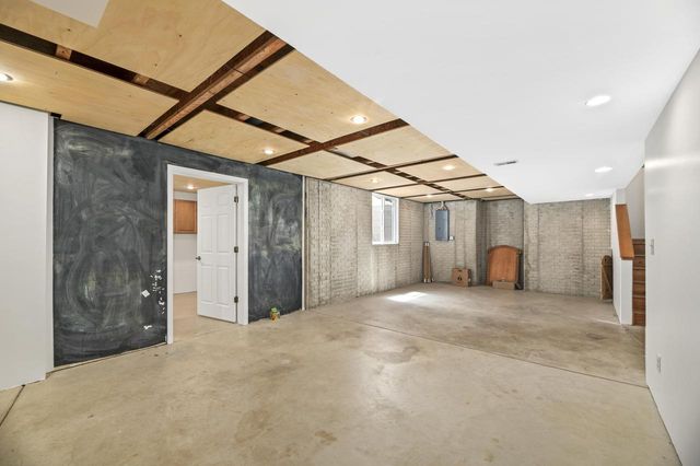 639 Prairie Hill AVENUE, Mukwonago, WI 53149