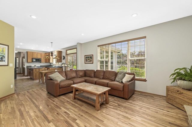 639 Prairie Hill AVENUE, Mukwonago, WI 53149
