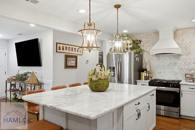 521 Atkinson Avenue, Savannah, GA 31404