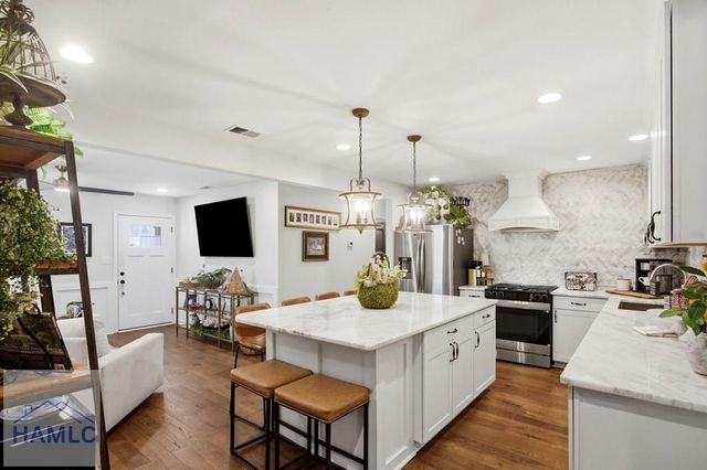 521 Atkinson Avenue, Savannah, GA 31404