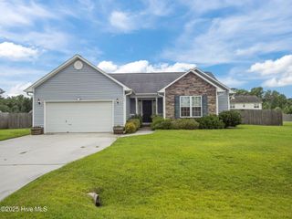 308 Springcreek Court, Hubert, NC 28539