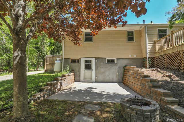 11 Oakwood Drive, Wading River, NY 11792