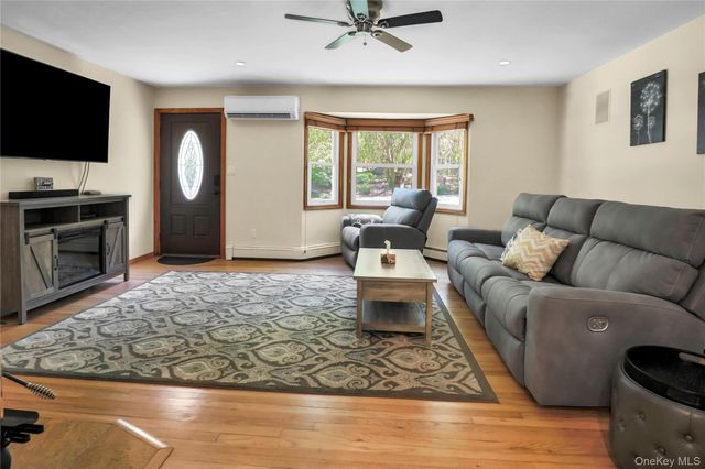 11 Oakwood Drive, Wading River, NY 11792