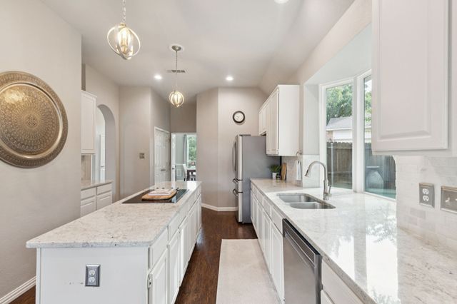 8559 Twisted Oaks Court, North Richland Hills, TX 76182