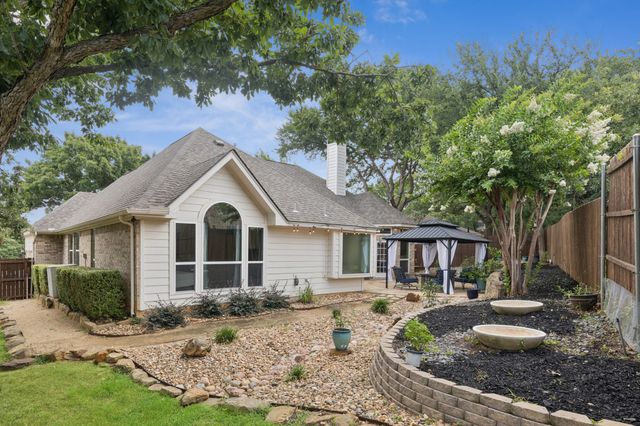 8559 Twisted Oaks Court, North Richland Hills, TX 76182