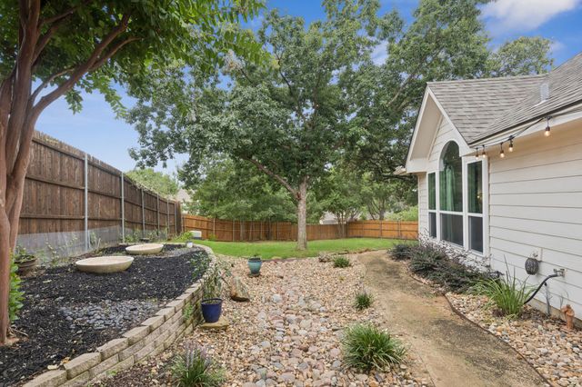 8559 Twisted Oaks Court, North Richland Hills, TX 76182