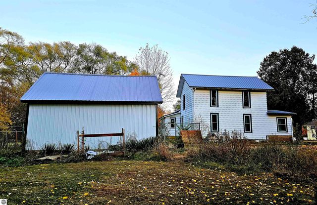 602 Olive Street, St Louis, MI 48880