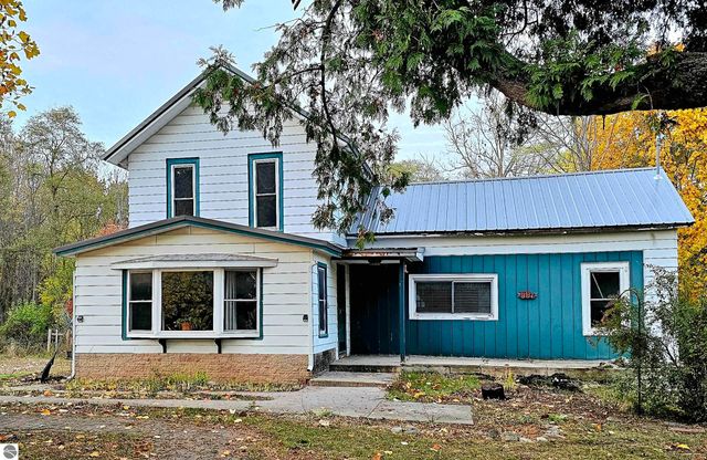 602 Olive Street, St Louis, MI 48880