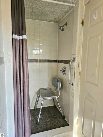 602 Olive Street, St Louis, MI 48880