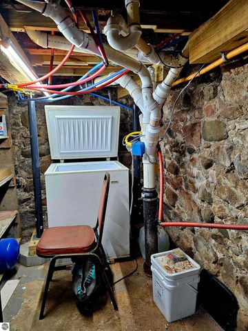 602 Olive Street, St Louis, MI 48880