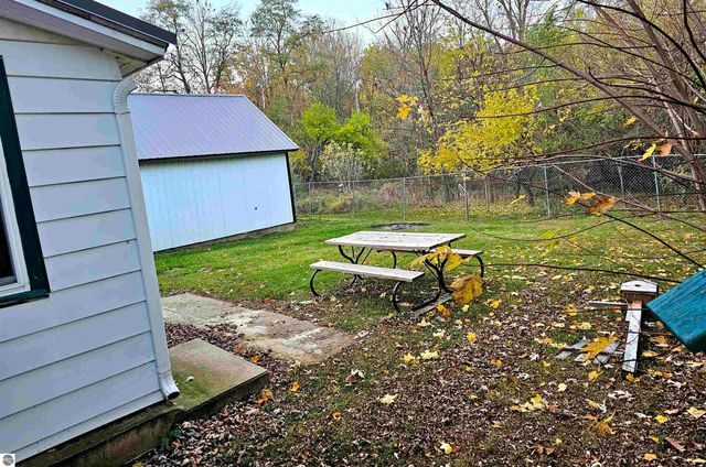 602 Olive Street, St Louis, MI 48880