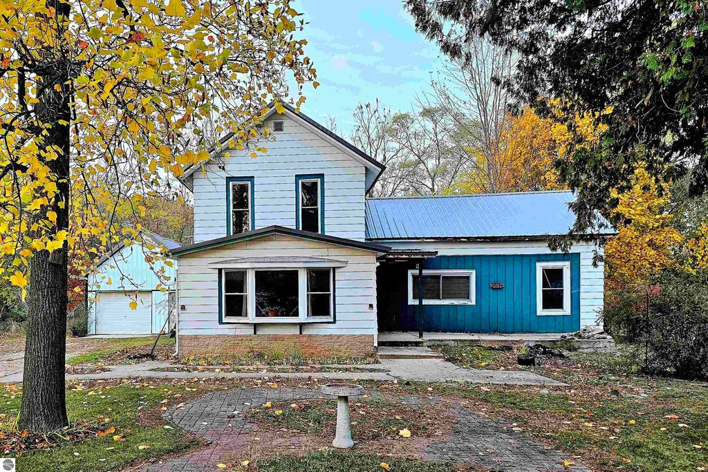 602 Olive Street, St Louis, MI 48880